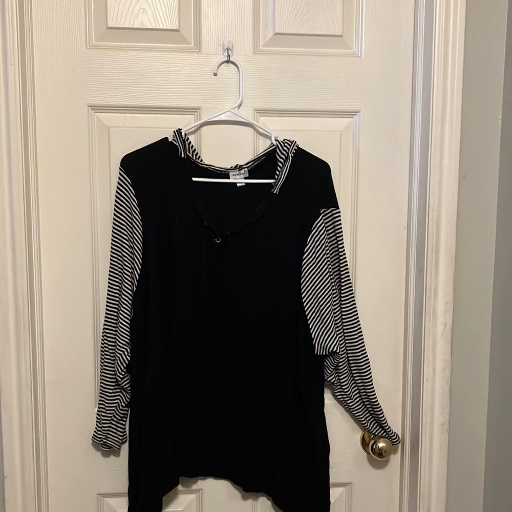 Cute Black and White Sweater with Hoodie. Plus size 30/32 by Avenue!